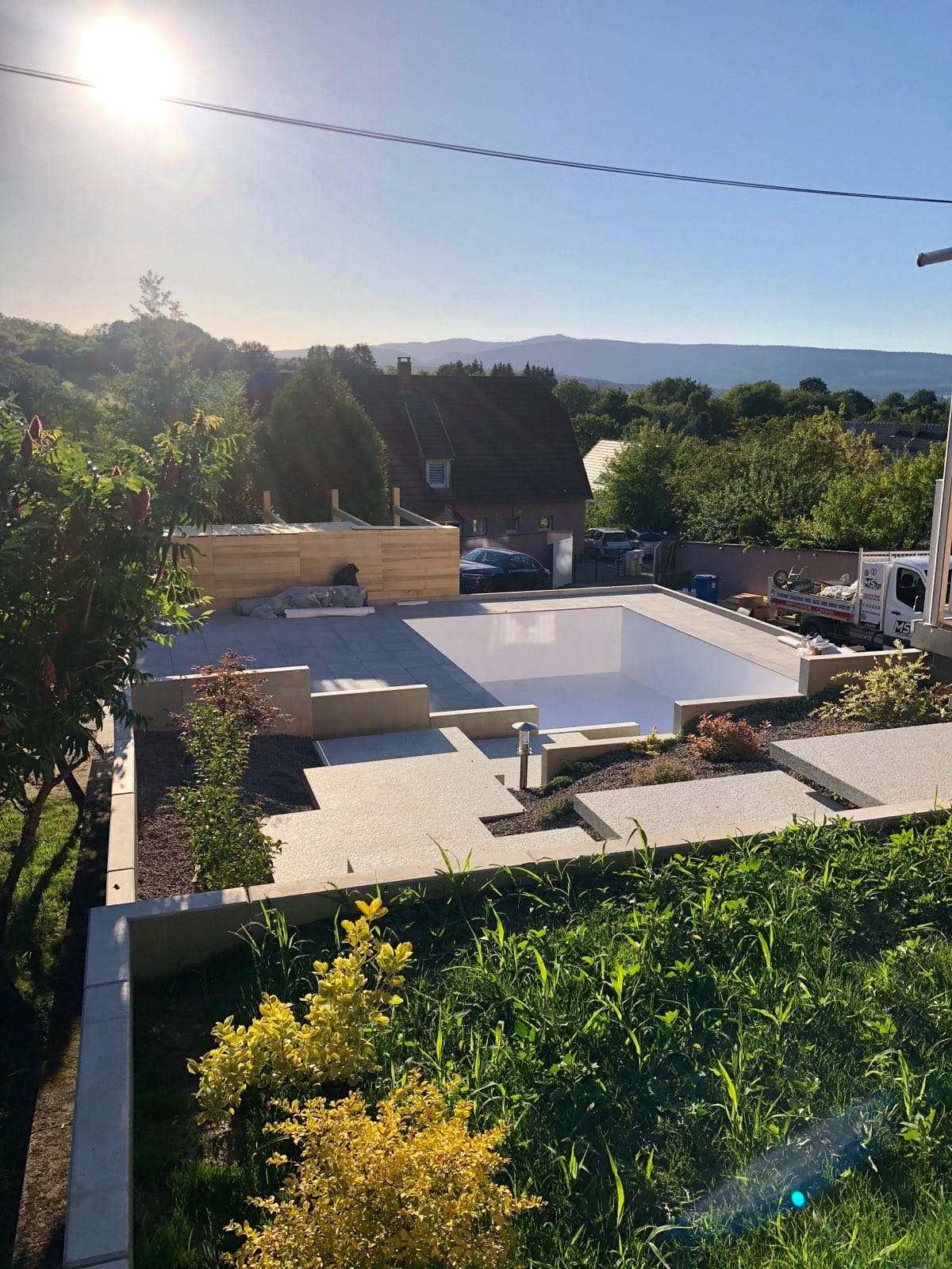 Pose de mur L / Création d&#8217;une piscine / Terrassement / Dalle sur plot / Maçonnerie / Enrobé / Macadam / Bordure granit / Escalier suspendu à Gresswiller Bischheim