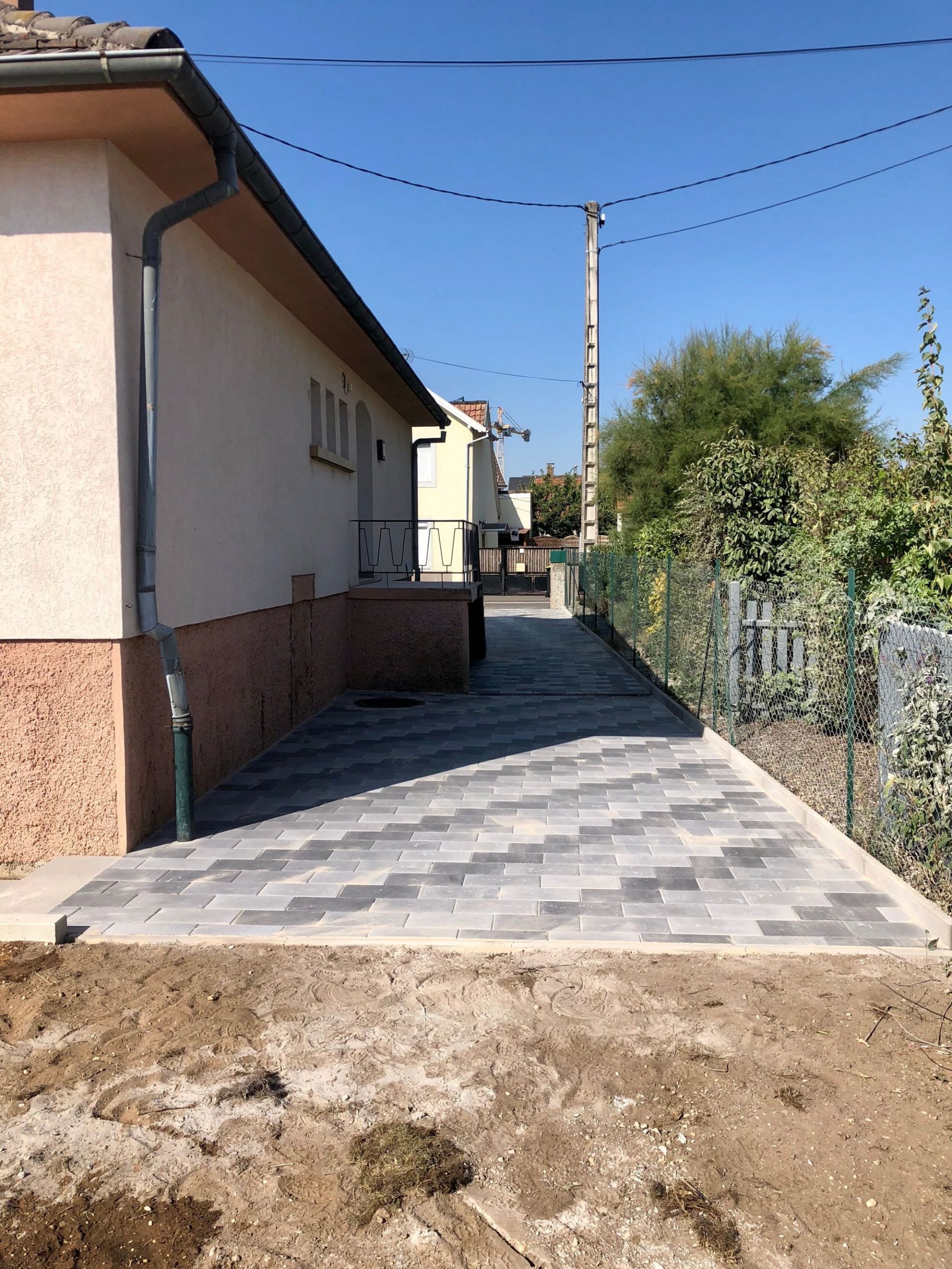 Pose de pavés / Pose de marche bloc / Pose de mur en L / Pose de bordure / Pose de couvertine granit / Pavage / Pose de caniveau à Bischwiller Sélestat